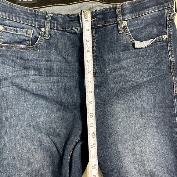 Torrid Premium Women's Denim Sky High Skinny Jeans - Size 20R - Picture 8 of 10